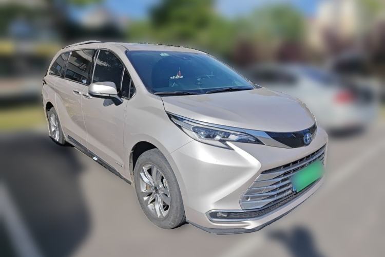Used Toyota SIENNA 2021 2.5L Hybrid Platinum Edition Front Right 45 Deg