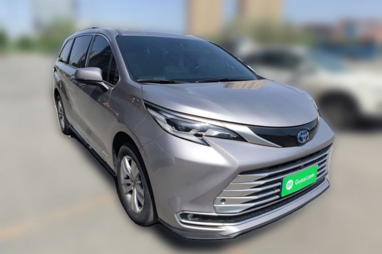 Used Toyota SIENNA 2021 2.5L Hybrid Platinum Edition Front Right 45 Deg