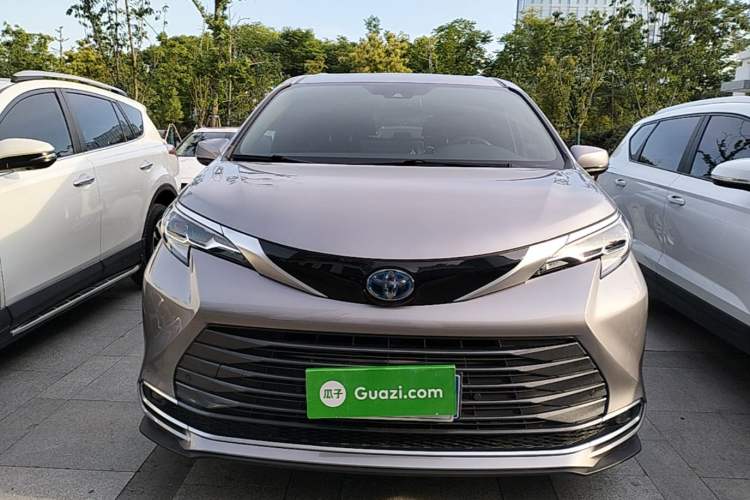 Used Toyota SIENNA 2021 2.5L Hybrid Ultimate Edition Front