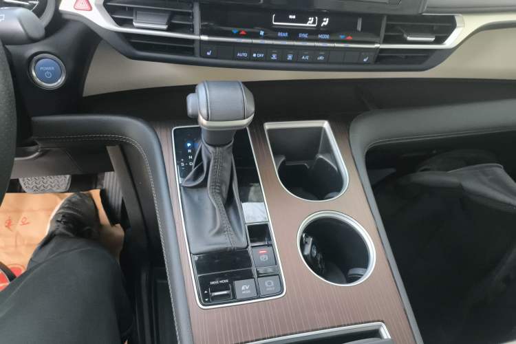 Used Toyota SIENNA 2021 2.5L Hybrid Luxury Edition Gear Lever