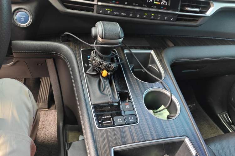 Used Toyota SIENNA 2021 2.5L Hybrid Platinum Edition Gear Lever