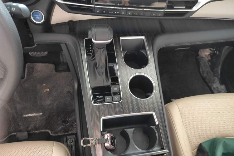 Used Toyota SIENNA 2021 2.5L Hybrid Premium Edition Gear Lever
