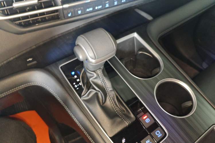 Used Toyota SIENNA 2021 2.5L Hybrid Ultimate Edition Gear Lever
