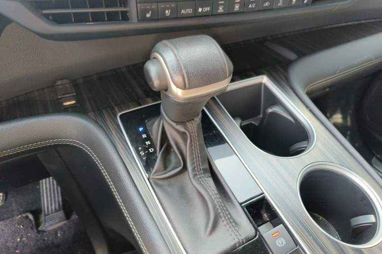 Used Toyota SIENNA 2021 2.5L Hybrid Platinum Edition Gear Lever