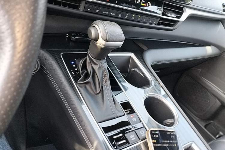 Used Toyota SIENNA 2021 2.5L Hybrid Ultimate Edition Gear Lever