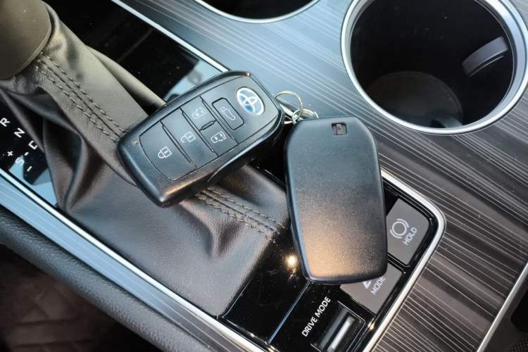 Used Toyota SIENNA 2021 2.5L Hybrid Platinum Edition Interior 1