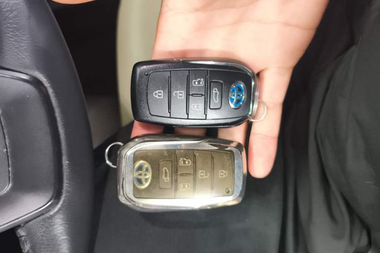 Used Toyota SIENNA 2021 2.5L Hybrid Luxury Edition Interior 1