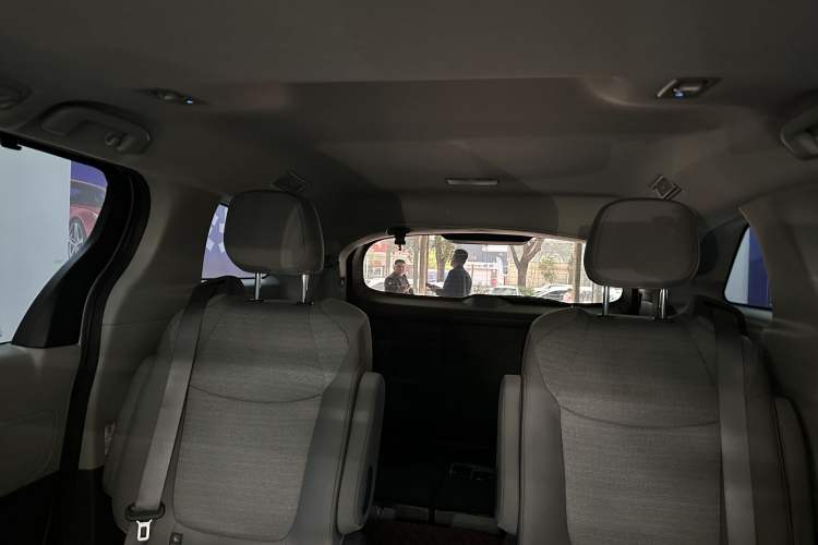 Used Toyota SIENNA 2021 2.5L Hybrid Comfort Edition Interior 12