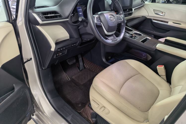 Used Toyota SIENNA 2021 2.5L Hybrid Luxury Edition Interior 2