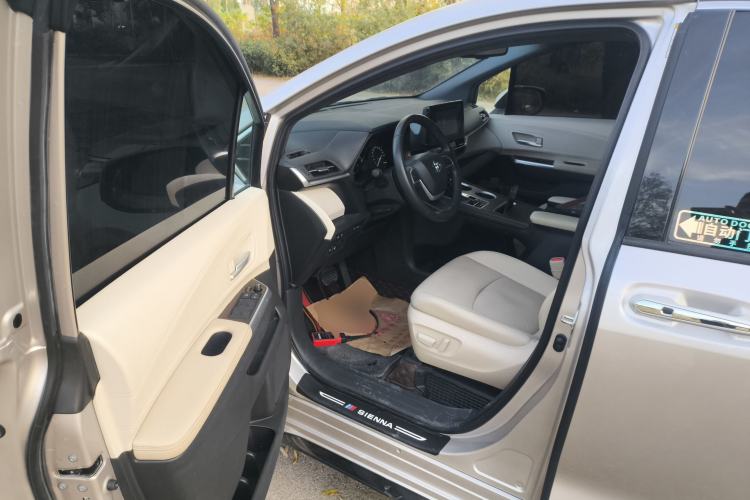 Used Toyota SIENNA 2021 2.5L Hybrid Luxury Edition Interior 3