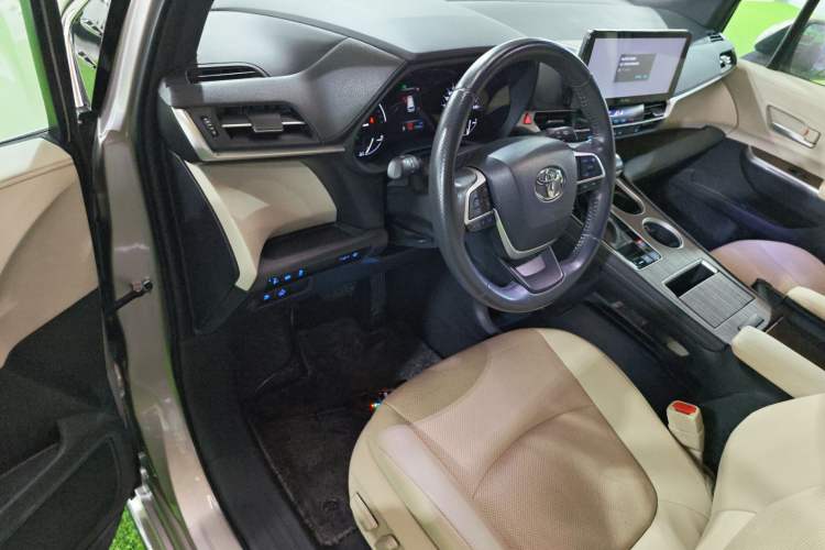 Used Toyota SIENNA 2021 2.5L Hybrid Luxury Edition Interior 3