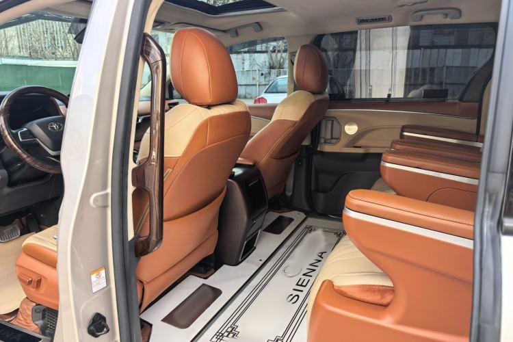 Used Toyota SIENNA 2021 2.5L Hybrid Comfort Edition Interior 3