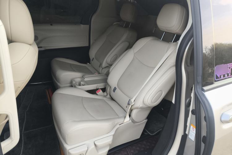 Used Toyota SIENNA 2021 2.5L Hybrid Luxury Edition Interior 4