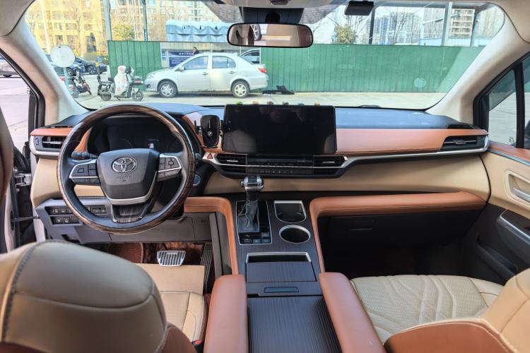 Used Toyota SIENNA 2021 2.5L Hybrid Comfort Edition Interior 4