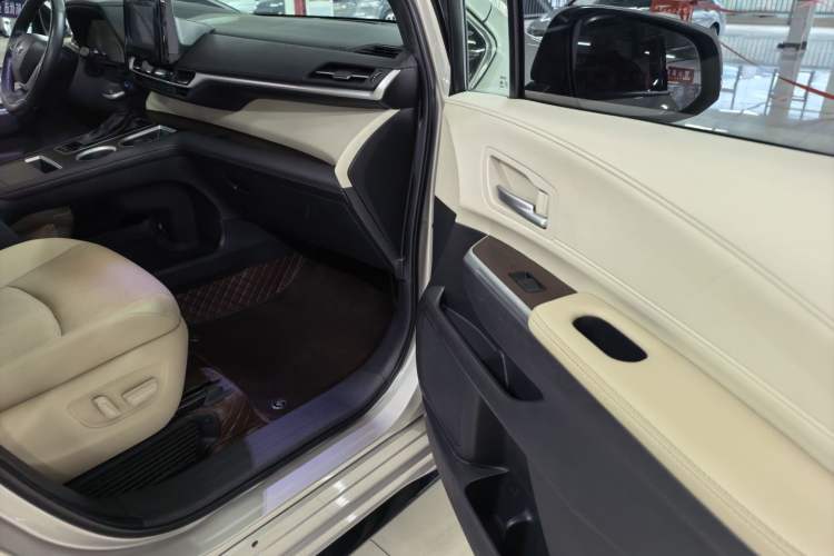 Used Toyota SIENNA 2021 2.5L Hybrid Luxury Edition Interior 6