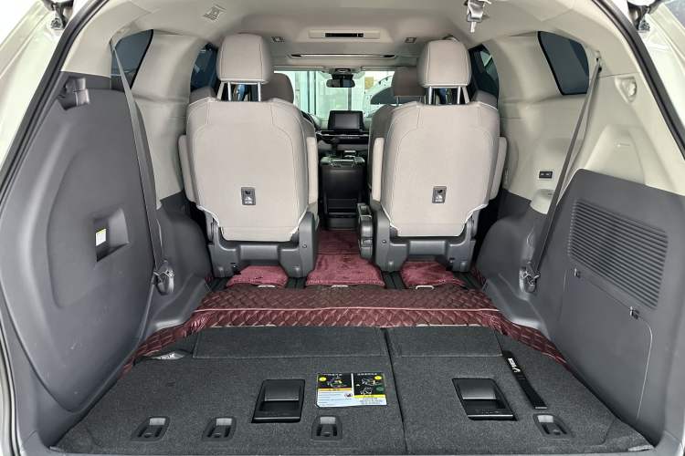 Used Toyota SIENNA 2021 2.5L Hybrid Comfort Edition Interior 6