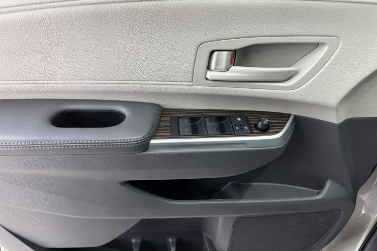 Used Toyota SIENNA 2021 2.5L Hybrid Comfort Edition Interior 9