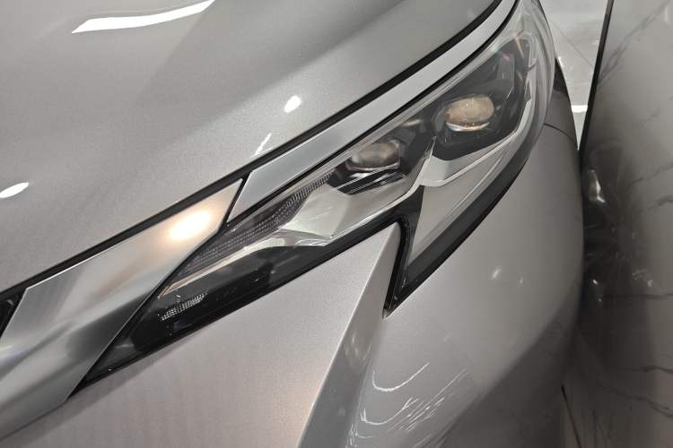 Used Toyota SIENNA 2021 2.5L Hybrid Platinum Edition Left Front Headlight