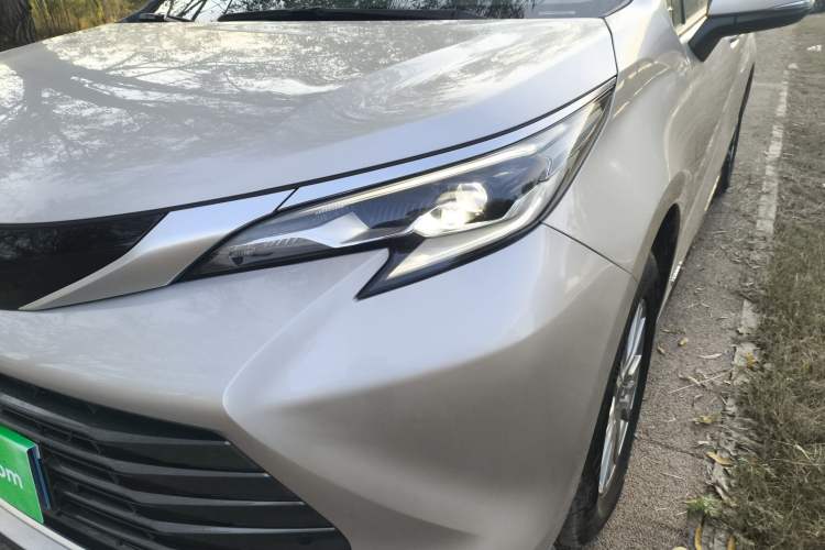Used Toyota SIENNA 2021 2.5L Hybrid Luxury Edition Left Front Headlight