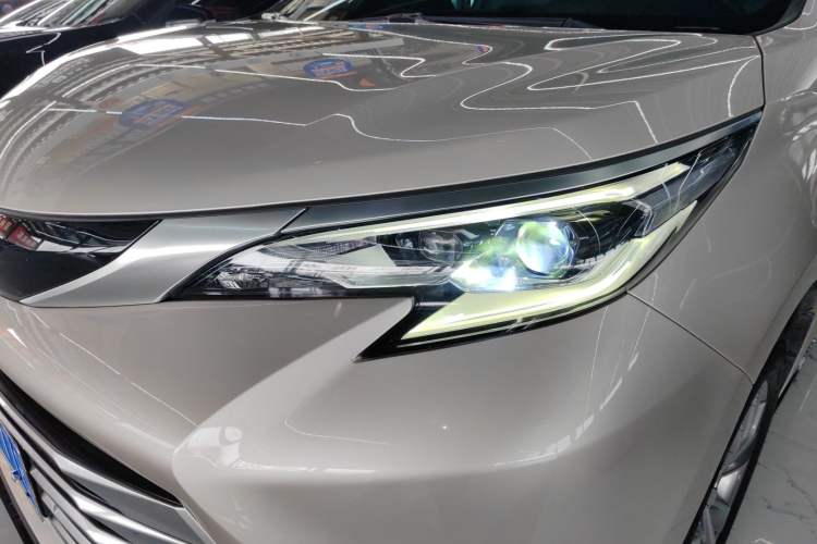 Used Toyota SIENNA 2021 2.5L Hybrid Platinum Edition Left Front Headlight