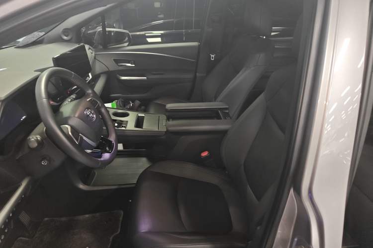 Used Toyota SIENNA 2021 2.5L Hybrid Platinum Edition Left Front Seat