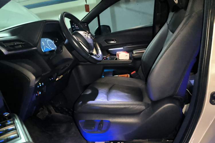 Used Toyota SIENNA 2021 2.5L Hybrid Ultimate Edition Left Front Seat