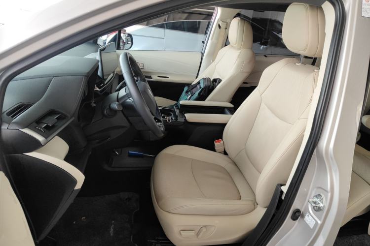 Used Toyota SIENNA 2021 2.5L Hybrid Premium Edition Left Front Seat