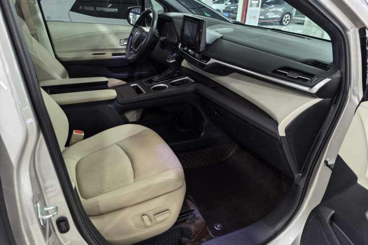 Used Toyota SIENNA 2021 2.5L Hybrid Luxury Edition Left Front Seat
