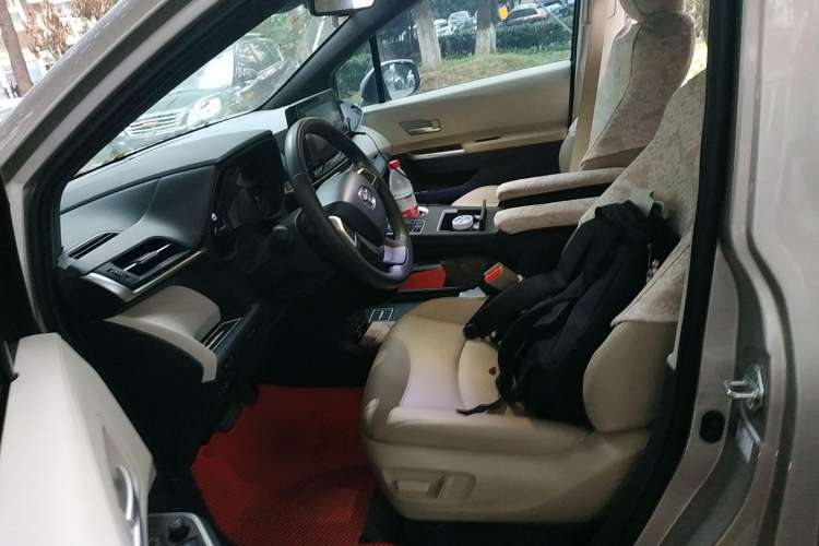 Used Toyota SIENNA 2021 2.5L Hybrid Luxury Edition Left Front Seat