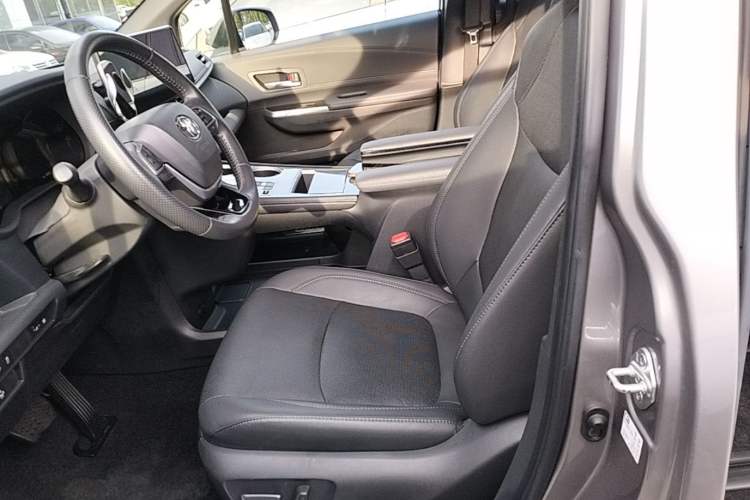Used Toyota SIENNA 2021 2.5L Hybrid Ultimate Edition Left Front Seat