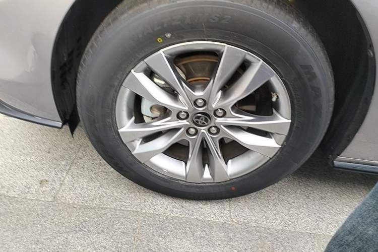 Used Toyota SIENNA 2021 2.5L Hybrid Ultimate Edition Left Front Wheel Hub