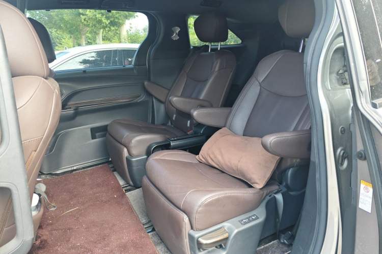 Used Toyota SIENNA 2021 2.5L Hybrid Platinum Edition Left Rear Seat