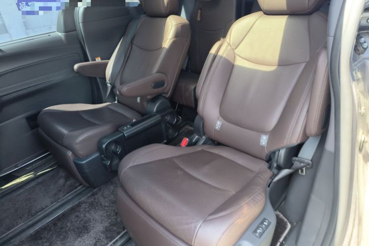 Used Toyota SIENNA 2021 2.5L Hybrid Platinum Edition Left Rear Seat