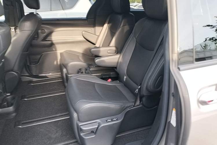 Used Toyota SIENNA 2021 2.5L Hybrid Ultimate Edition Left Rear Seat
