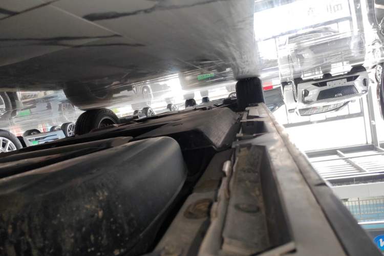 Used Toyota SIENNA 2021 2.5L Hybrid Platinum Edition Left Side Sill