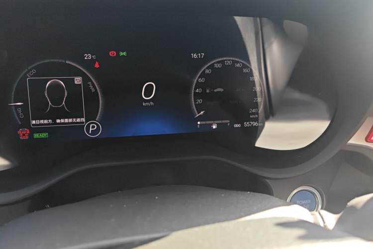 Used Toyota SIENNA 2021 2.5L Hybrid Platinum Edition Odometer Close Up