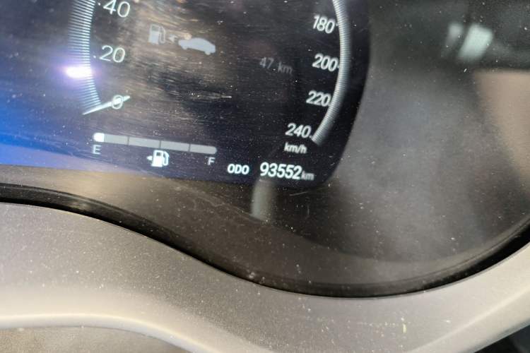 Used Toyota SIENNA 2021 2.5L Hybrid Platinum Edition Odometer Close Up