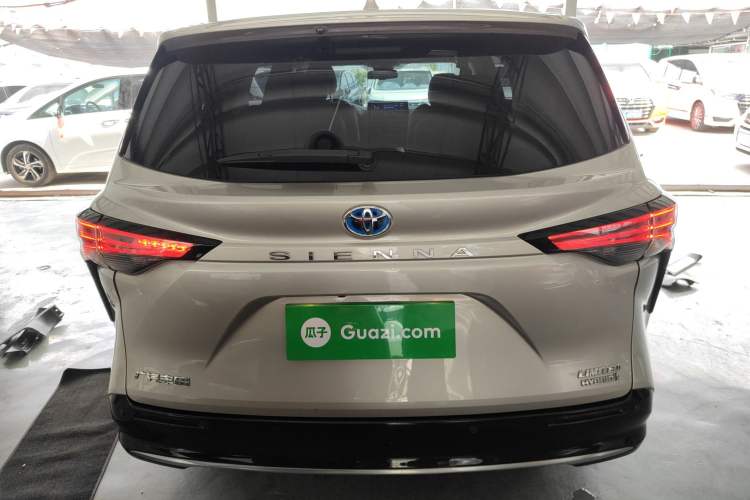 Used Toyota SIENNA 2021 2.5L Hybrid Premium Edition Rear