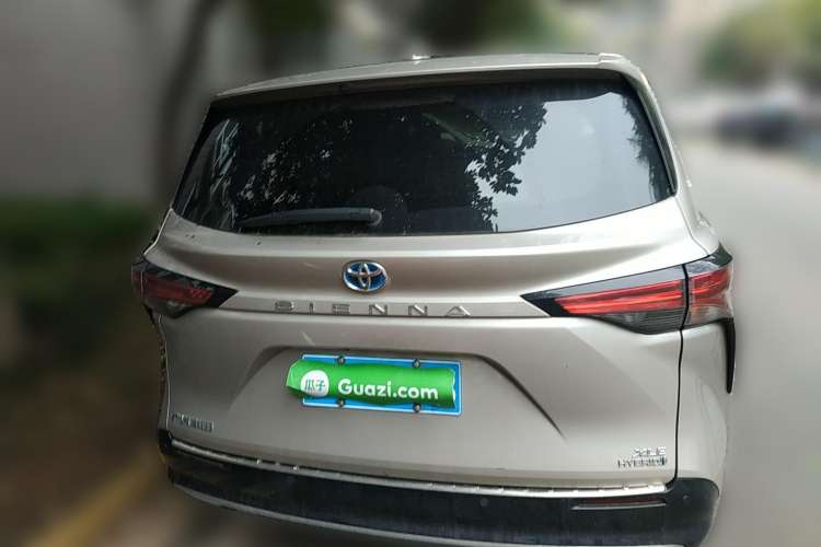 Used Toyota SIENNA 2021 2.5L Hybrid Luxury Edition Rear