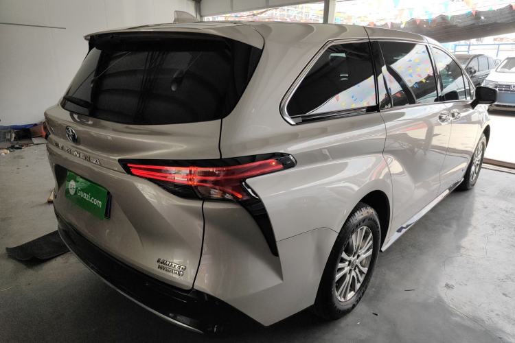 Used Toyota SIENNA 2021 2.5L Hybrid Premium Edition Rear Right 45 Deg