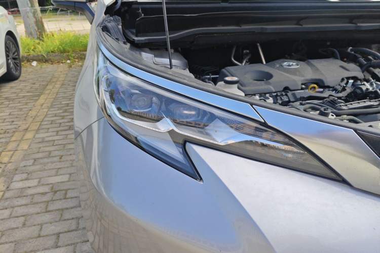 Used Toyota SIENNA 2021 2.5L Hybrid Platinum Edition Right Front Headlight