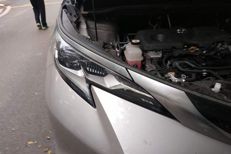 Used Toyota SIENNA 2021 2.5L Hybrid Luxury Edition Right Front Headlight