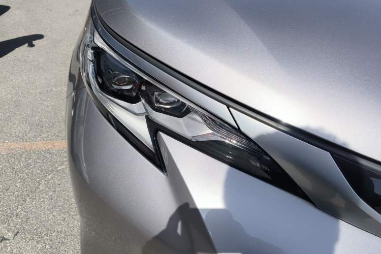 Used Toyota SIENNA 2021 2.5L Hybrid Platinum Edition Right Front Headlight