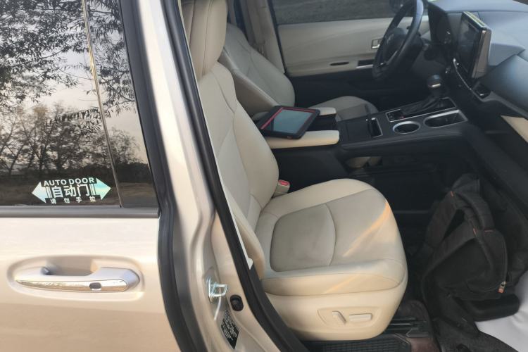 Used Toyota SIENNA 2021 2.5L Hybrid Luxury Edition Right Front Seat