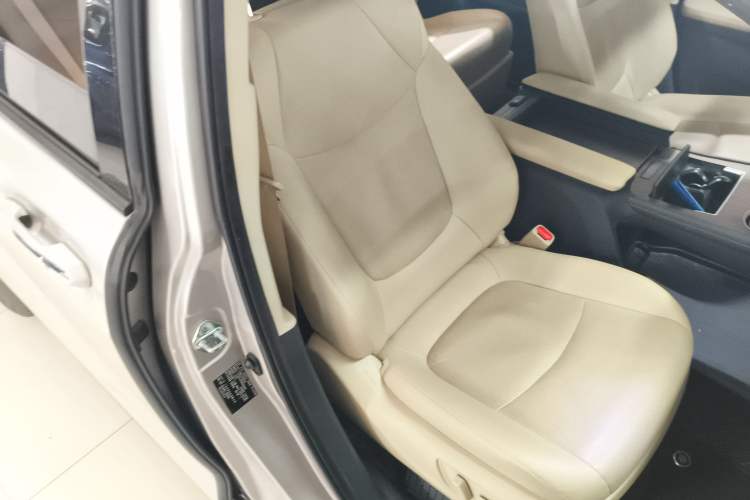 Used Toyota SIENNA 2021 2.5L Hybrid Luxury Edition Right Front Seat