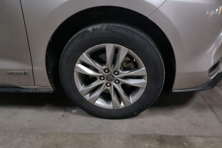 Used Toyota SIENNA 2021 2.5L Hybrid Ultimate Edition Right Front Wheel Hub