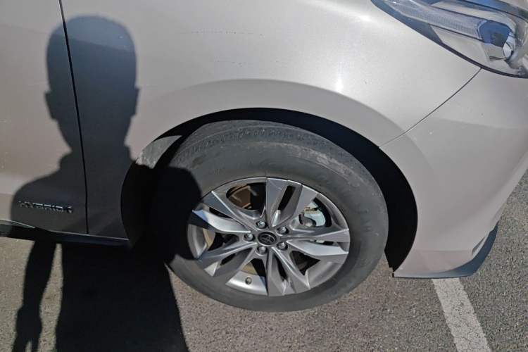 Used Toyota SIENNA 2021 2.5L Hybrid Platinum Edition Right Front Wheel Hub