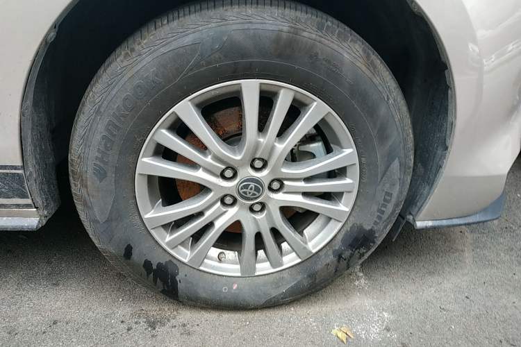 Used Toyota SIENNA 2021 2.5L Hybrid Luxury Edition Right Front Wheel Hub