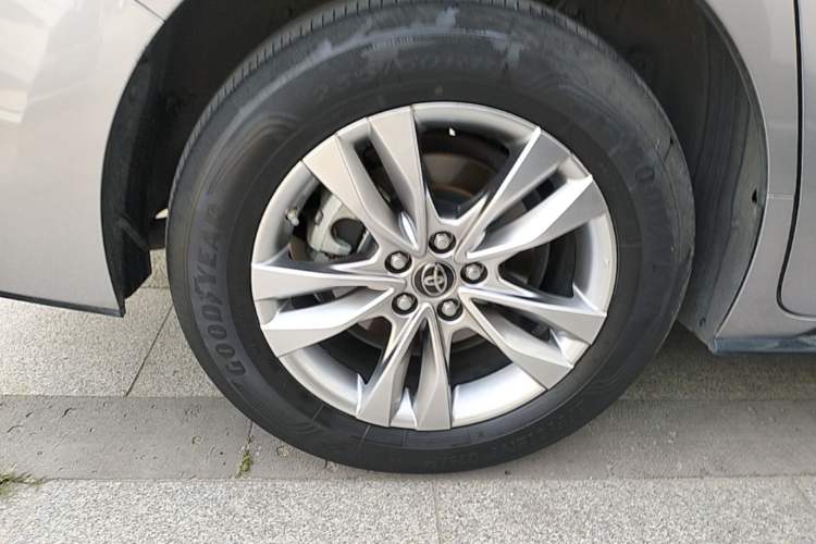 Used Toyota SIENNA 2021 2.5L Hybrid Ultimate Edition Right Rear Wheel Hub