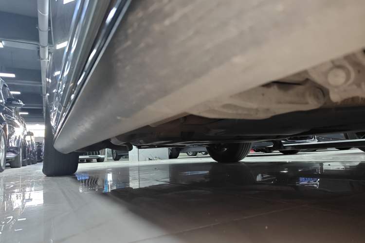 Used Toyota SIENNA 2021 2.5L Hybrid Platinum Edition Right Side Sill